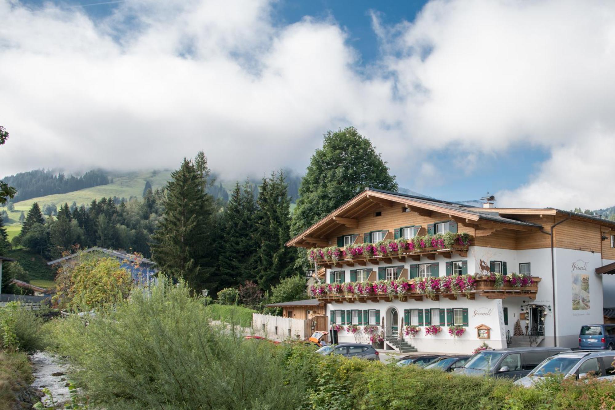 Gourmet-Hotel Gruenwald Leogang Bagian luar foto