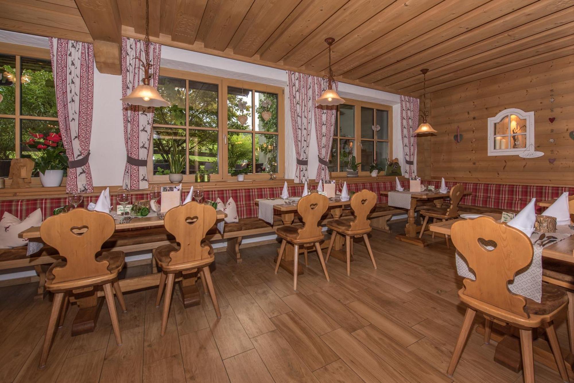 Gourmet-Hotel Gruenwald Leogang Bagian luar foto