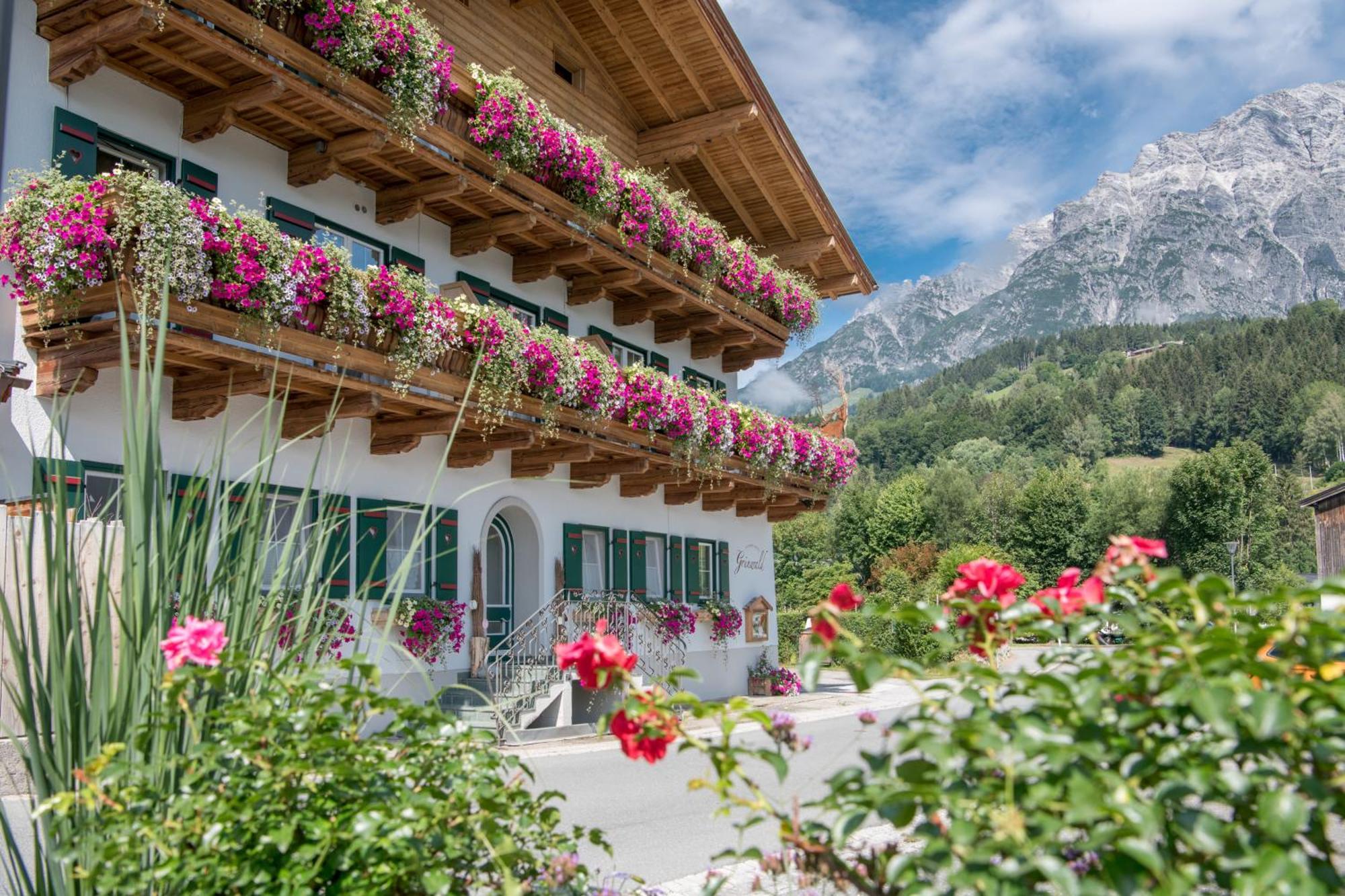Gourmet-Hotel Gruenwald Leogang Bagian luar foto