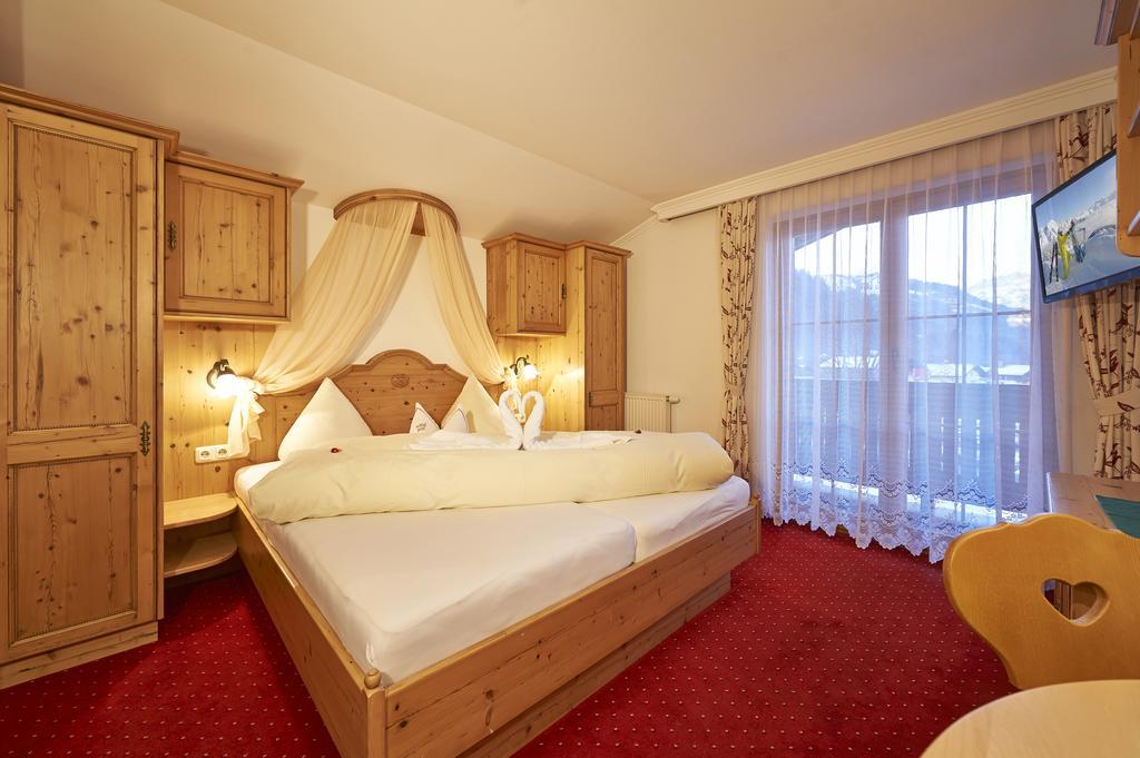 Gourmet-Hotel Gruenwald Leogang Bagian luar foto