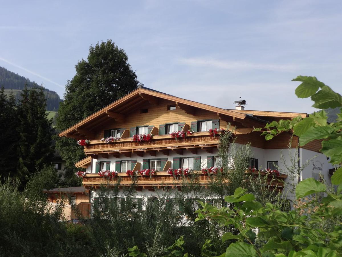 Gourmet-Hotel Gruenwald Leogang Bagian luar foto